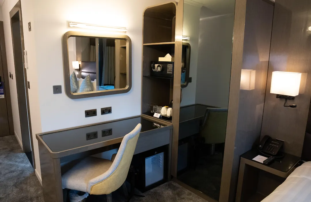 Atrium Hotel Heathrow-1